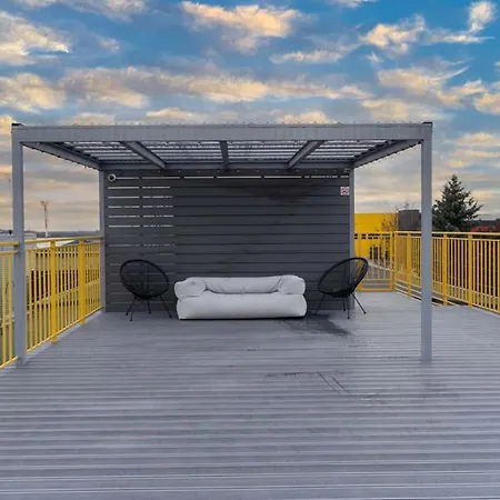 Апартаменти Air 106 *